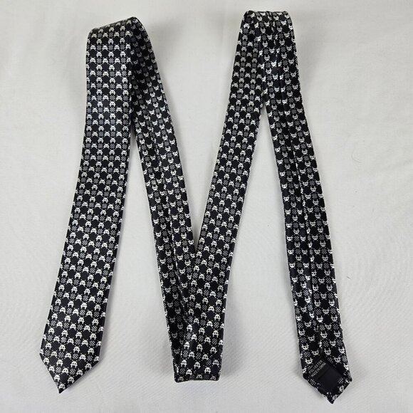 Black Tie Geek Men's Tie Black White Space Invaders Repeating Pattern Novelty - Picture 4 of 7